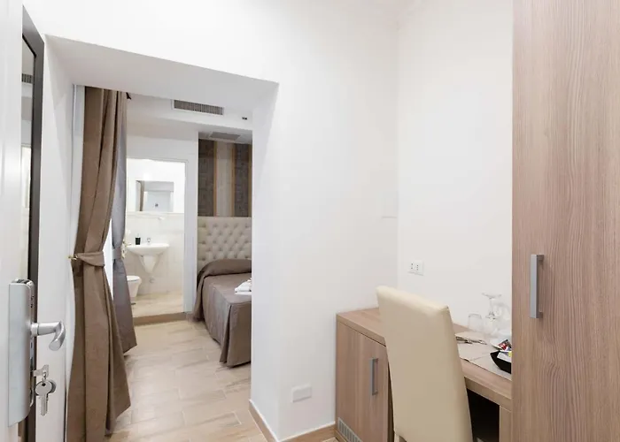 Cheri Luxury Pensión 3*
