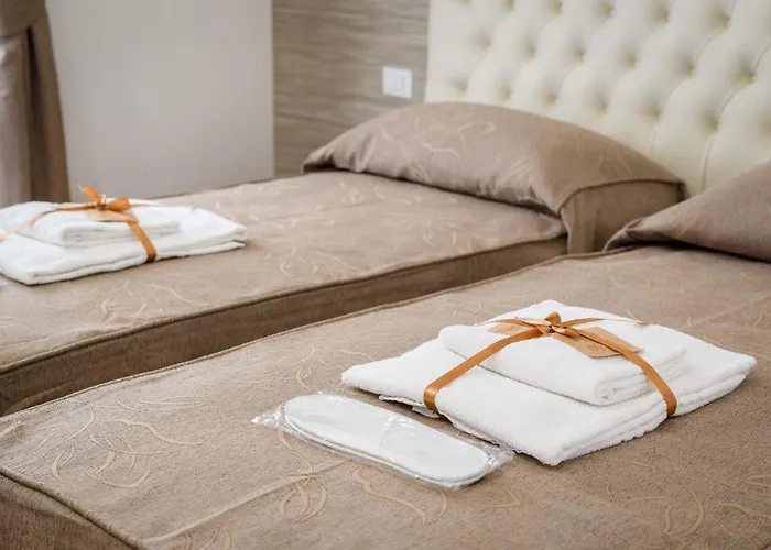 Cheri Luxury Pensión 3*