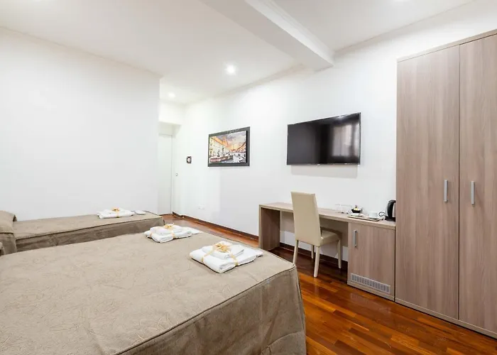 Cheri Luxury Pensión 3*