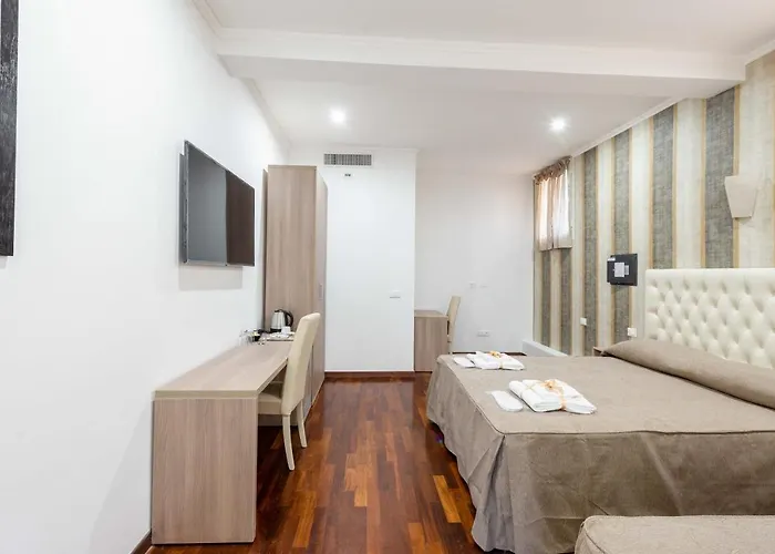 Cheri Luxury Pensión 3*